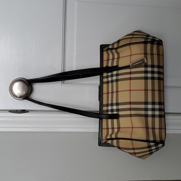 BURBERRY "Doctor's" Shoulder Bag in Nova Check - Picture 1 of 7